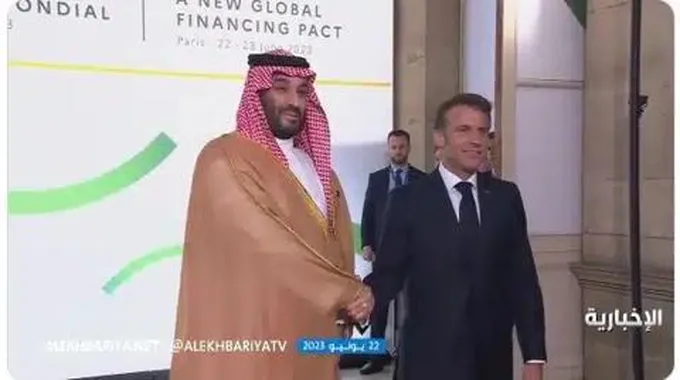 شاهد كيف تحدث الرئيس ماكرون لولي العهد السعودي