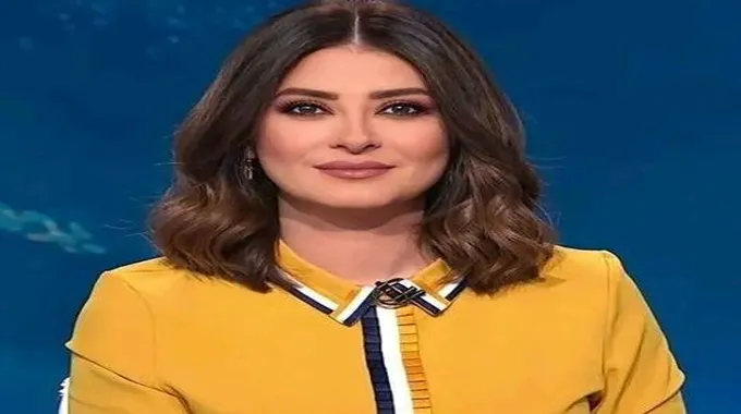 شاهد: مذيع يغازل زميلته الإعلامية أمام العالم