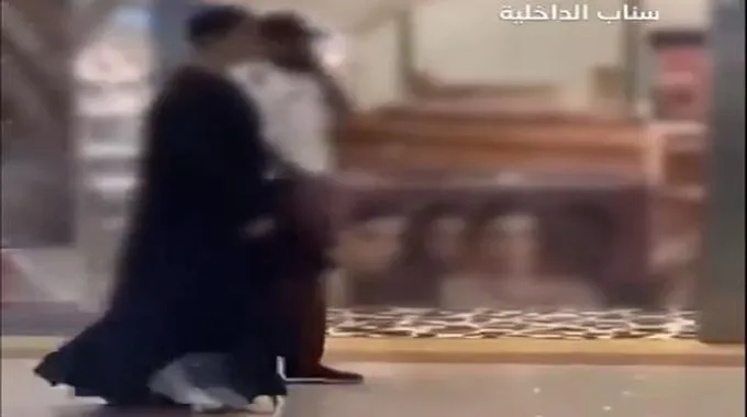 عاجل..القبض على مقيم مصري بزي نسائي يمارس هذا